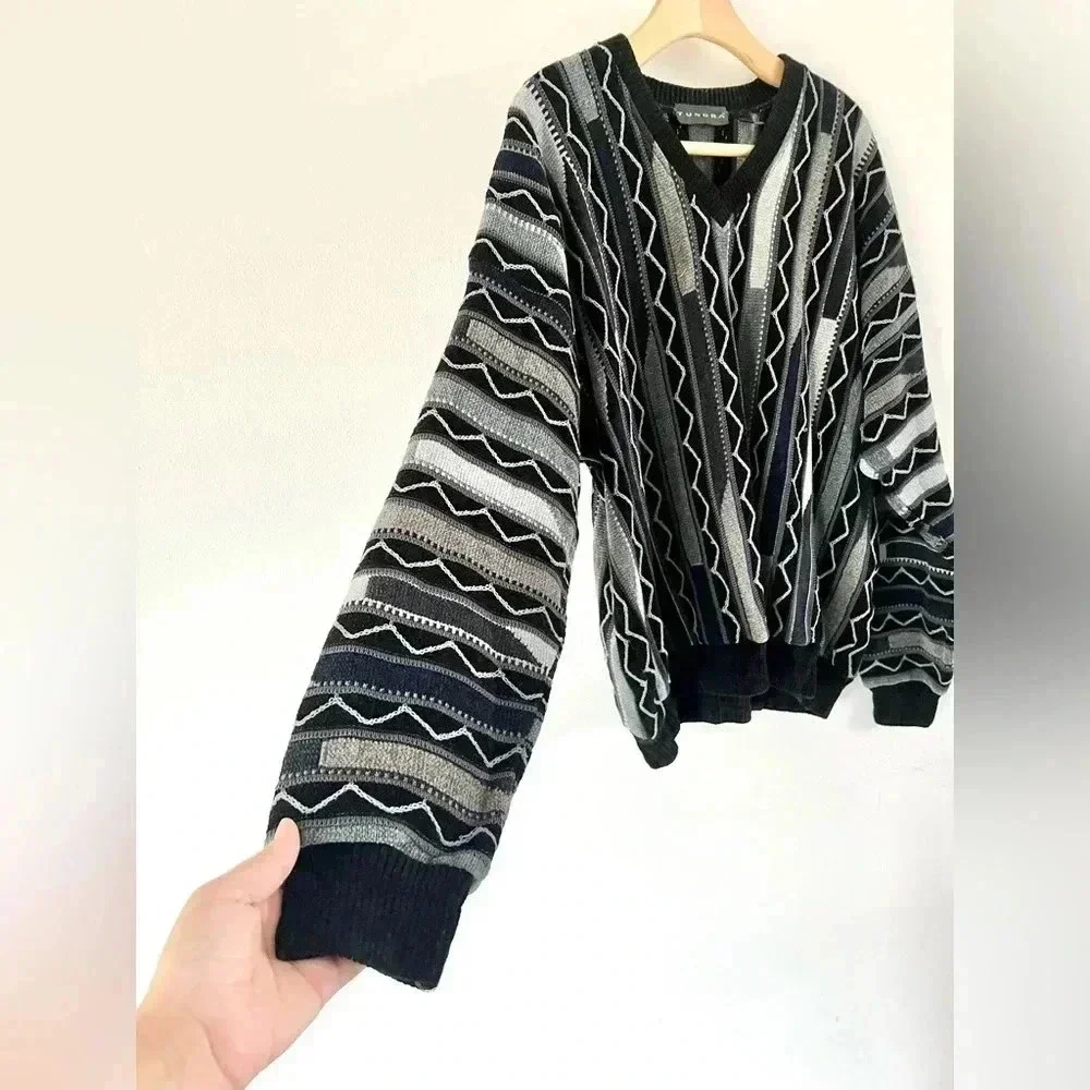 Tundra‎ Vintage Black & Gray Striped 3D Knit V- Neck Grandpa Sweater Size Large